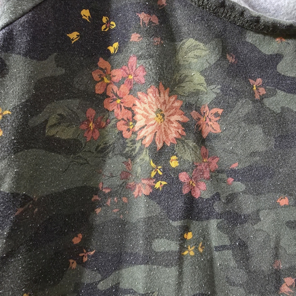 Floral Camouflage Sweater - Picture 3 of 4